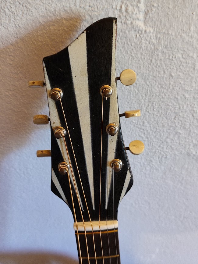 Huttl Black Rose Headstock.jpg